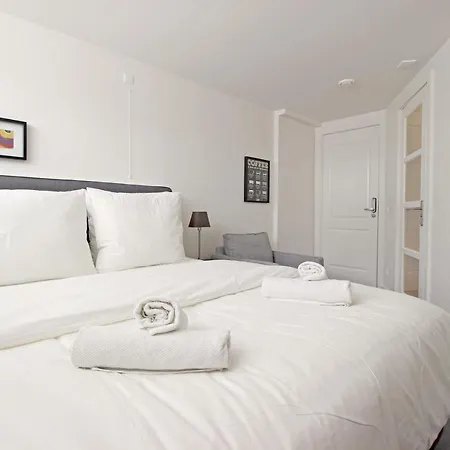 Guest house Prinsencanal 2 3*